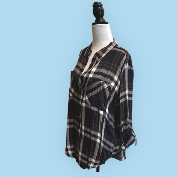 Dynamite Women’s Plaid Shirt Size Large Navy, Brown, Black & White Rayon - Picture 2 of 11